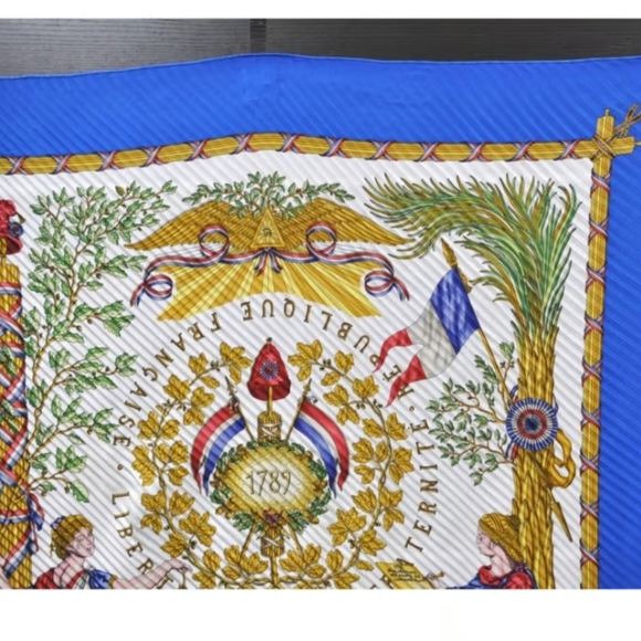 HERMES Vintage Scarf - Picture 12 of 12